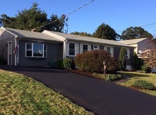 31 Hollow Tree Dr, Cranston, RI 02920