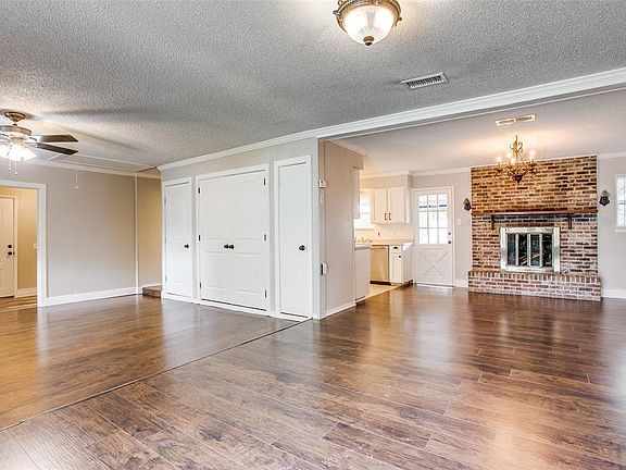 5th image of 500 Throckmorton St APT 3002