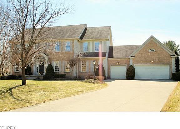 2nd image of 453 Pheasant Knoll Cir