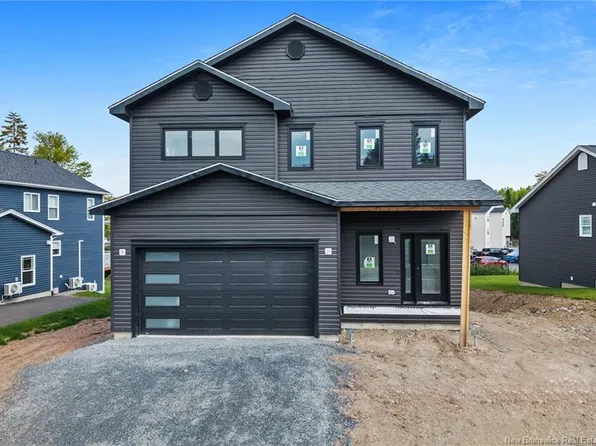 39 Winterberry Dr, Fredericton, NB E3C 0M3