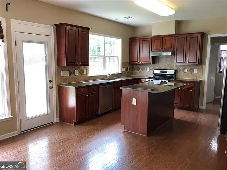 203 Revillion Way — Photo 6