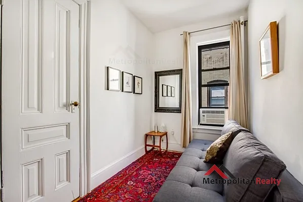 Rented by Metropolitan Realty | media 2