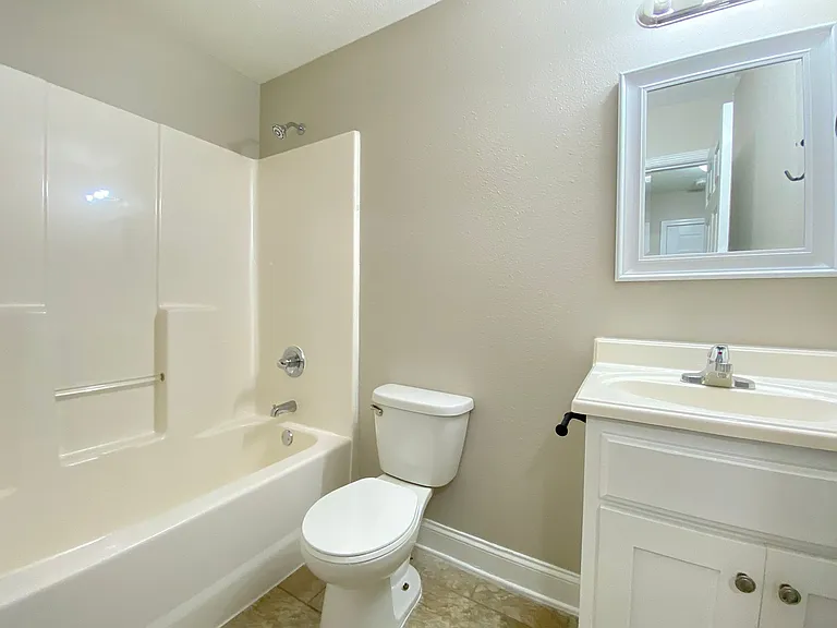 312 Bellewood Ln #B — Photo 5