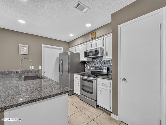5th image of 7526 Jasper Ave