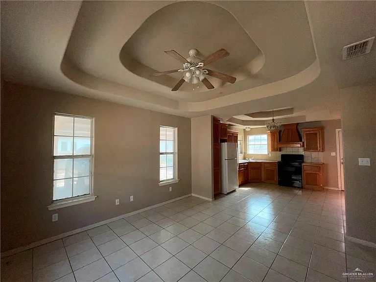 805 W Bronze Dr #4 — Photo 4