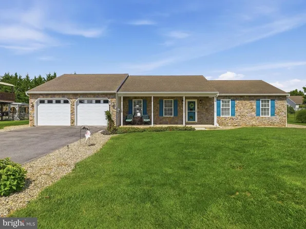 226 Grove Dr, Shippensburg, PA 17257