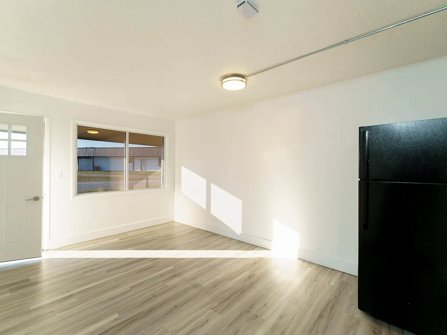 Studio, 300 sqft, $575 — Photo 4