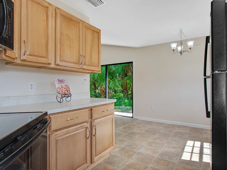 100B Coral Reef Ct N — Photo 9