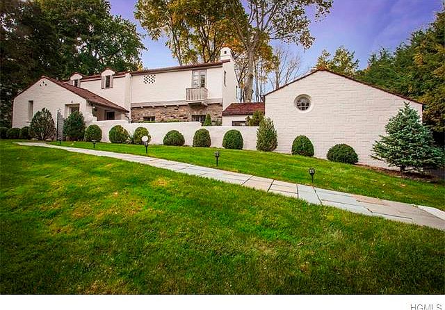1st image of 3 Hathaway Ln