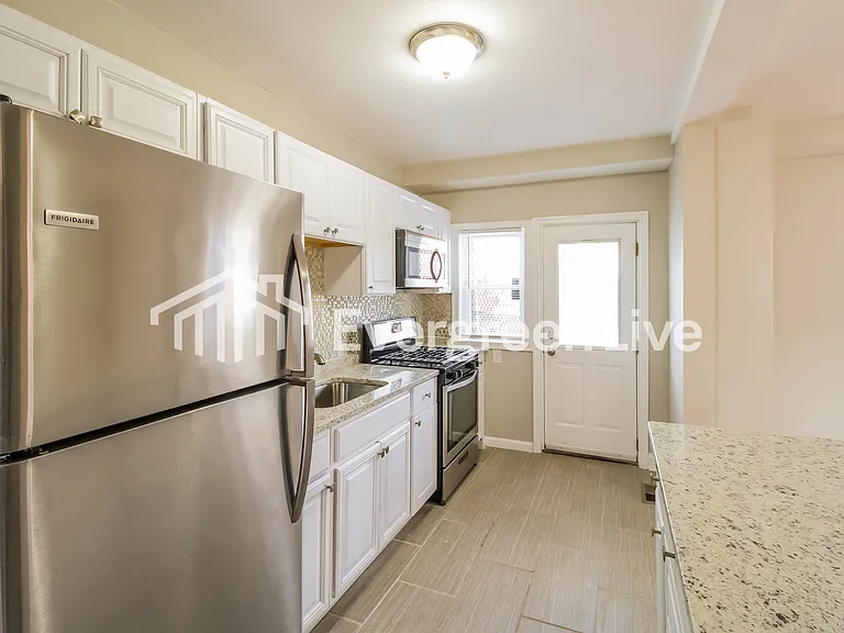 132 N Monastery Ave — Photo 6