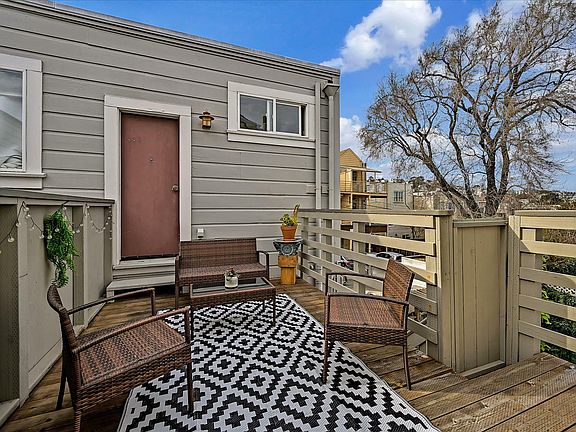 3rd image of 276 Fair Oaks St