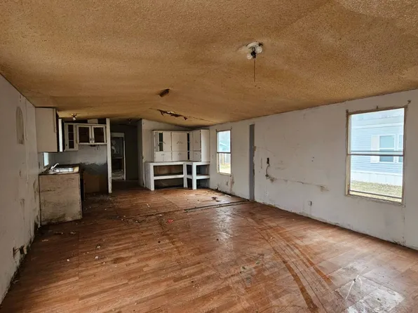 1804 E Lockwood St, Wichita, KS 67216