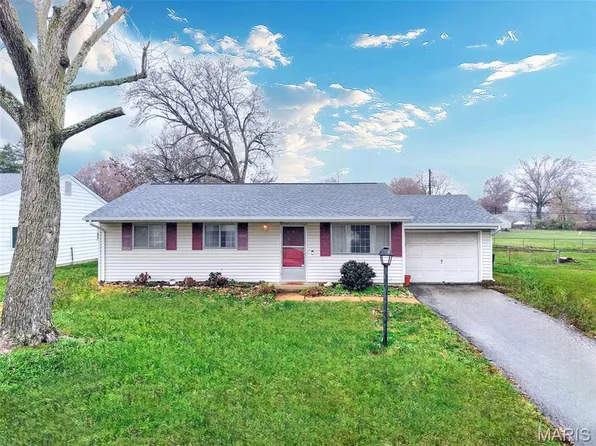 1304 Valiant Dr, Fenton, MO 63026