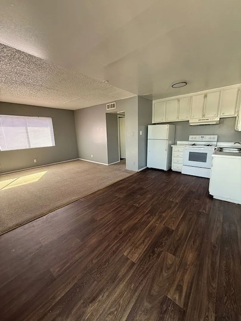 Cabana Apartments Available Now — Photo 1