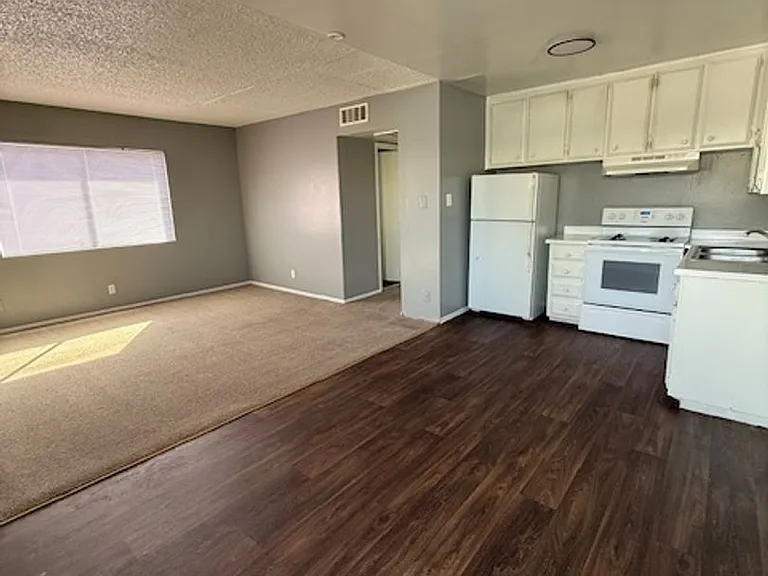 737 Lilly Ln — Photo 1
