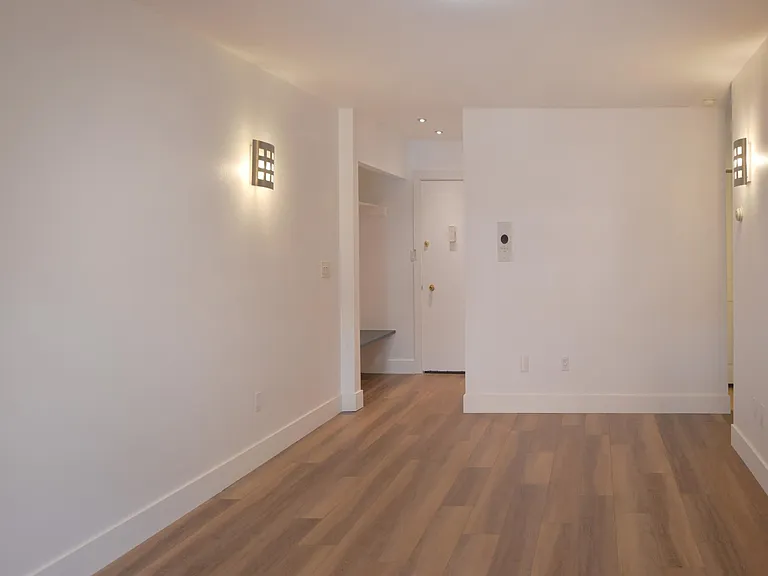 Entry w/ bench and coat hooks