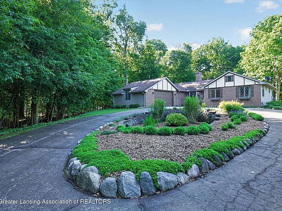 3rd image of 2835 Willoughby Rd