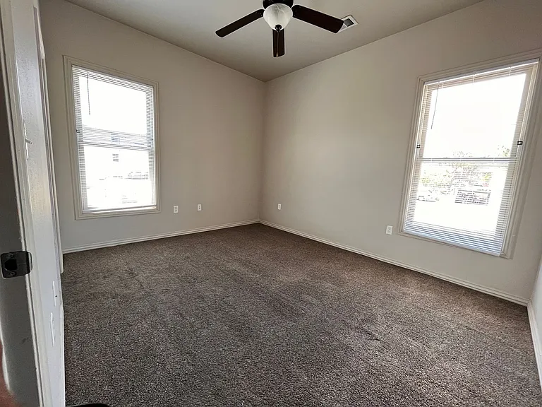 1014 E Walnut St — Photo 10