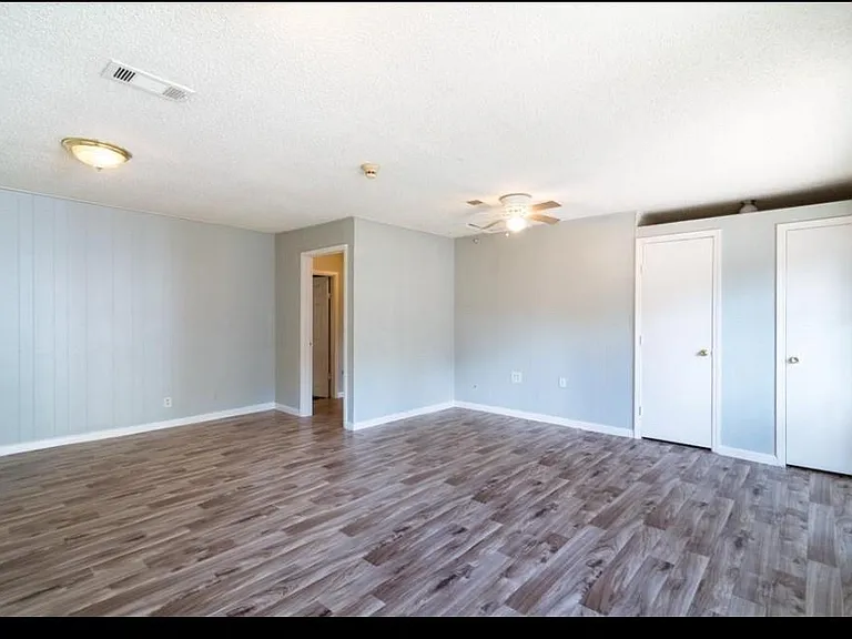 7621 Gleason Rd — Photo 3