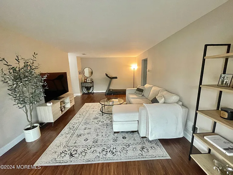 614 Sharon Garden Ct #614 — Photo 2