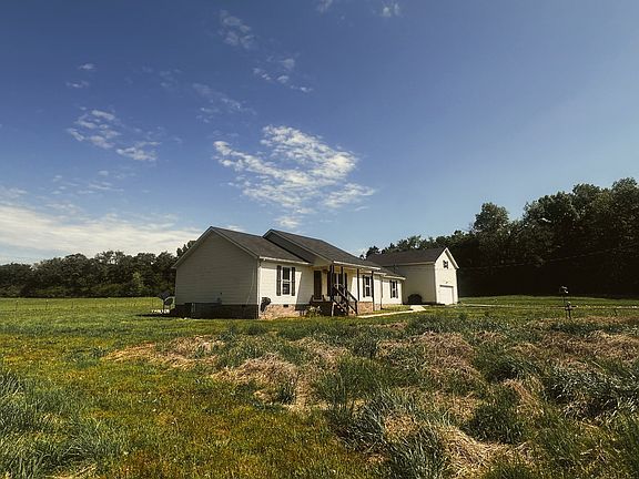 4th image of 831 Philippi Rd