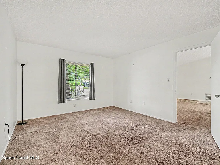 2106 Tarrytown Ln NE — Photo 11