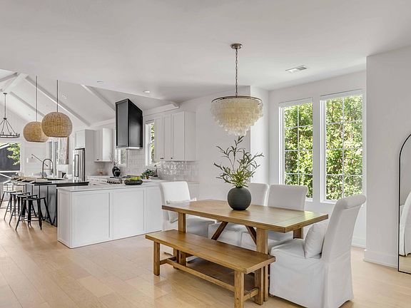 3rd image of 207 Saint Margaret St
