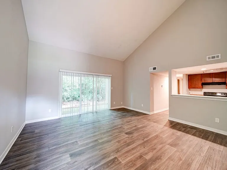 Nova Ridge Apartments — Photo 11