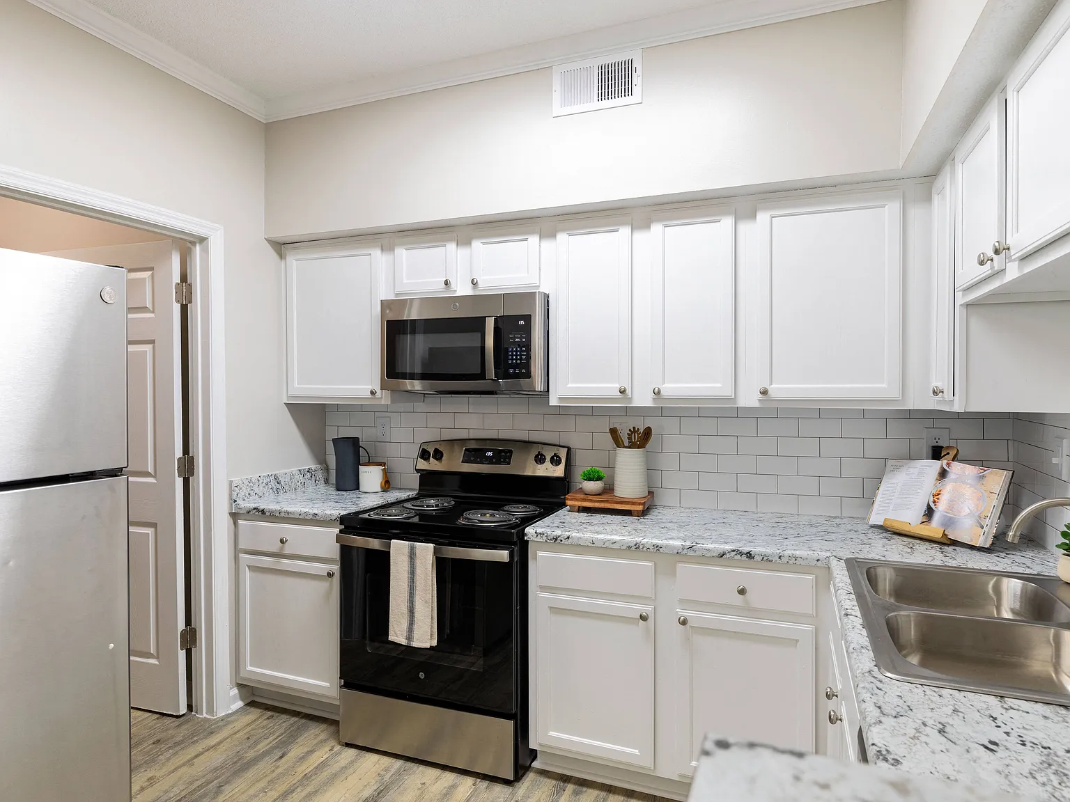 Water Oak Apartments — Photo 3