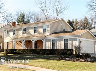 2340 Auburn Ln, Northbrook, IL 60062