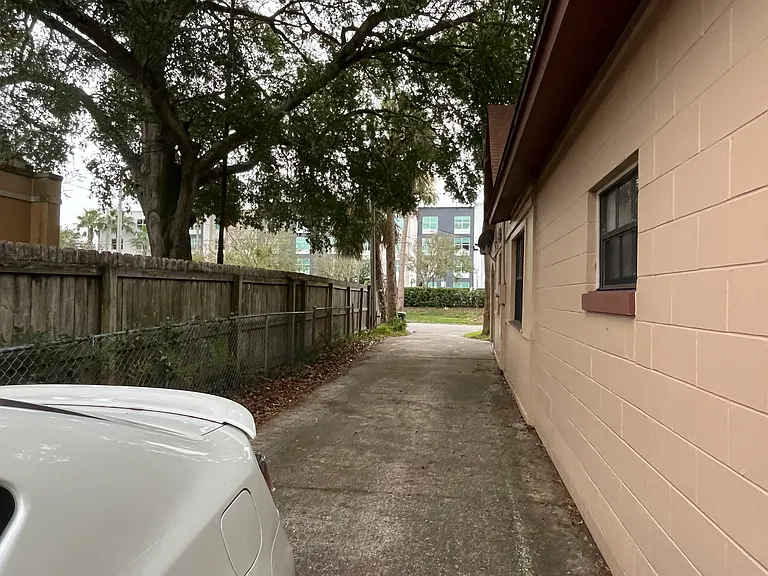 24 Sebastian Ave — Photo 9