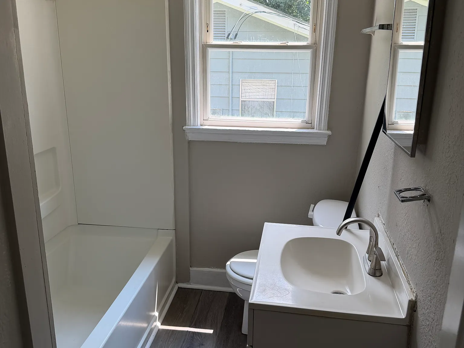 2 bed, 800 sqft, $1,000 — Photo 3