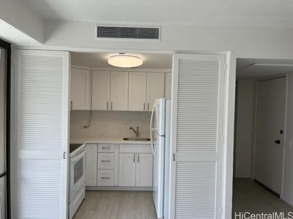 225 Queen St APT 7D, Honolulu, HI 96813