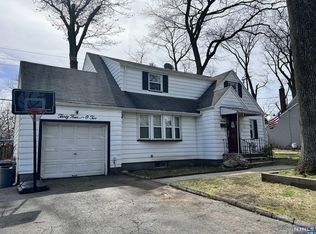 34-02 Lenox Dr, Fair Lawn, NJ 07410
