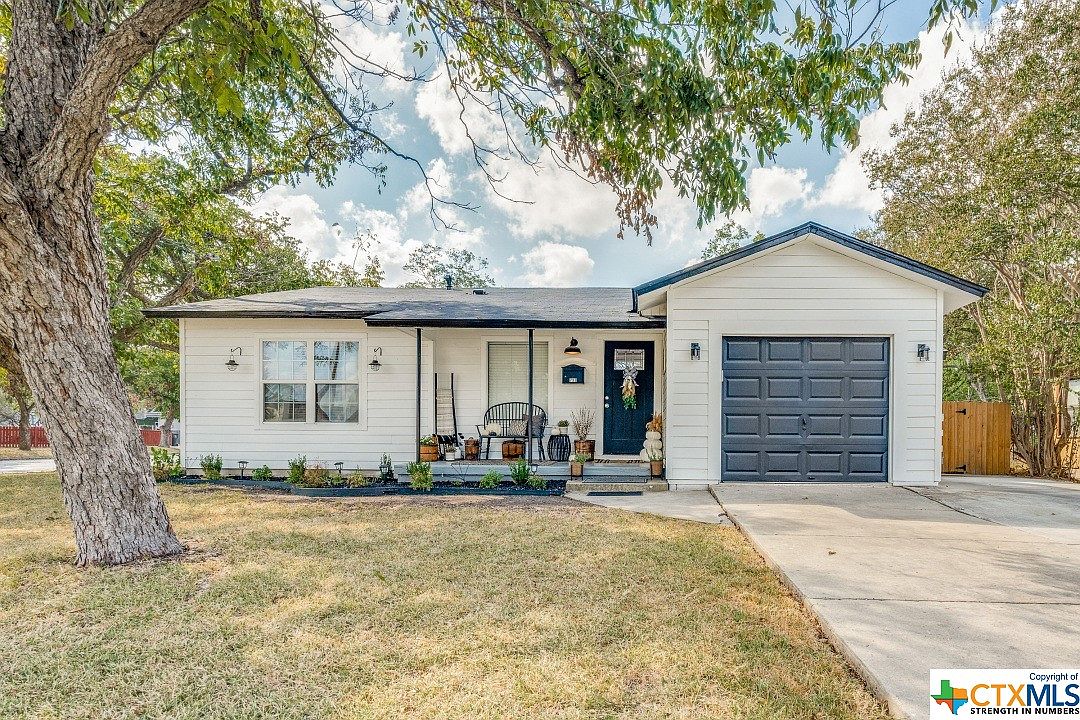 733 E Cedar St, Seguin, TX 78155 | Zillow