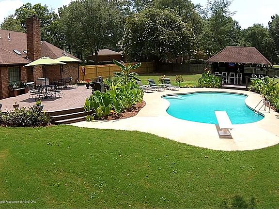 4th image of 8745 Oakwood Dr