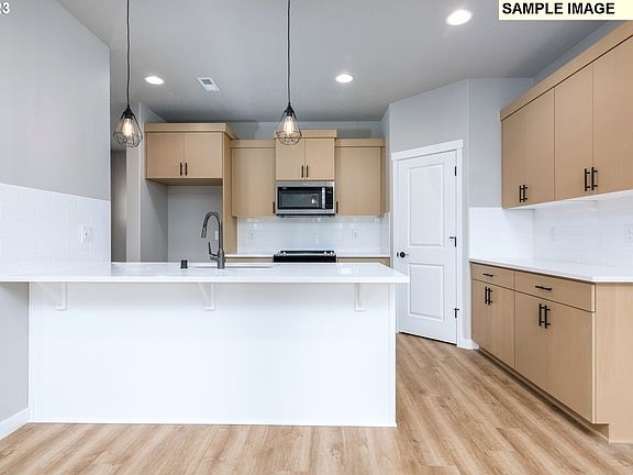 5th image of 5310 NE 43rd Cir