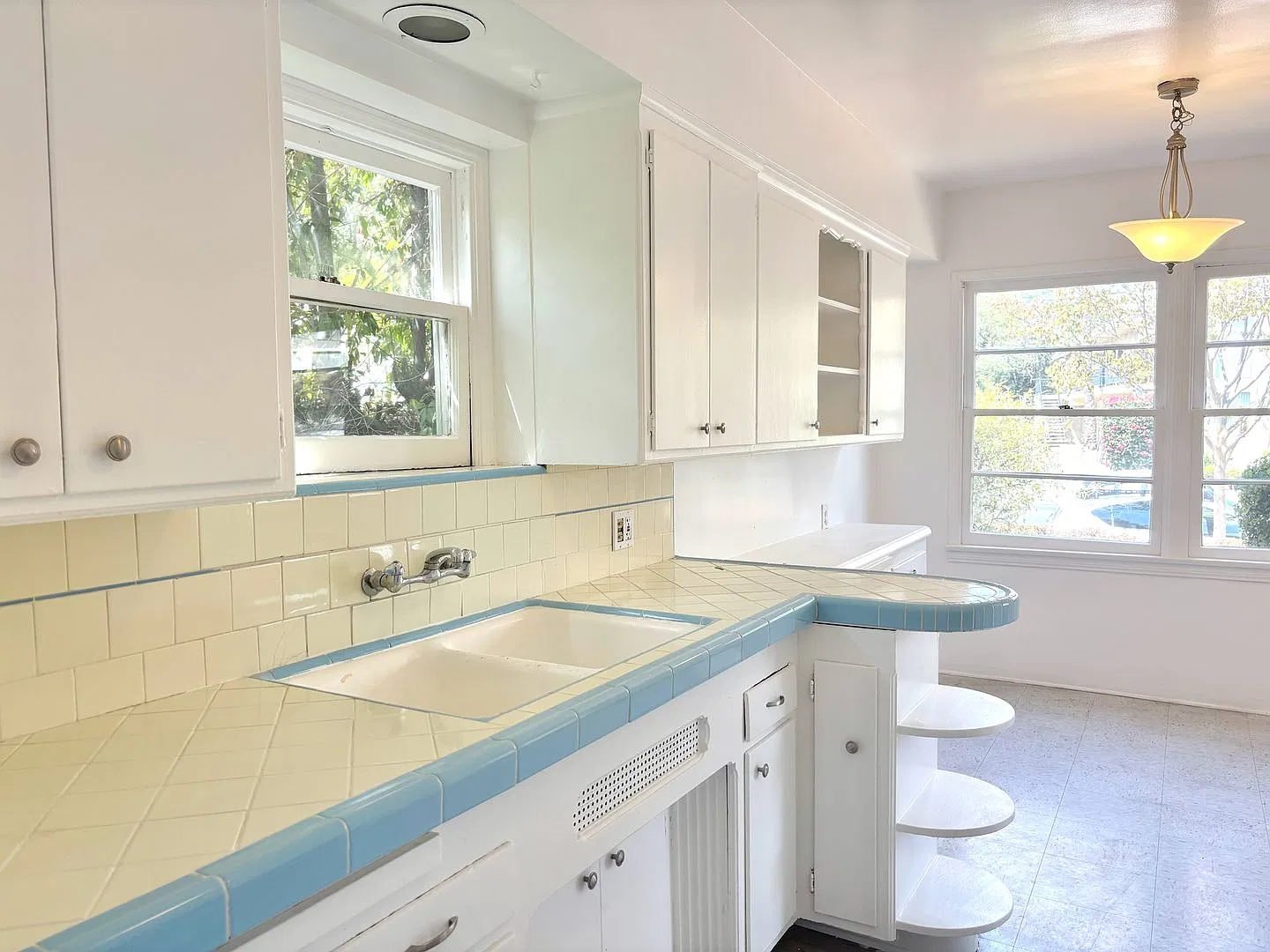 420 N Ave 66 — Photo 1