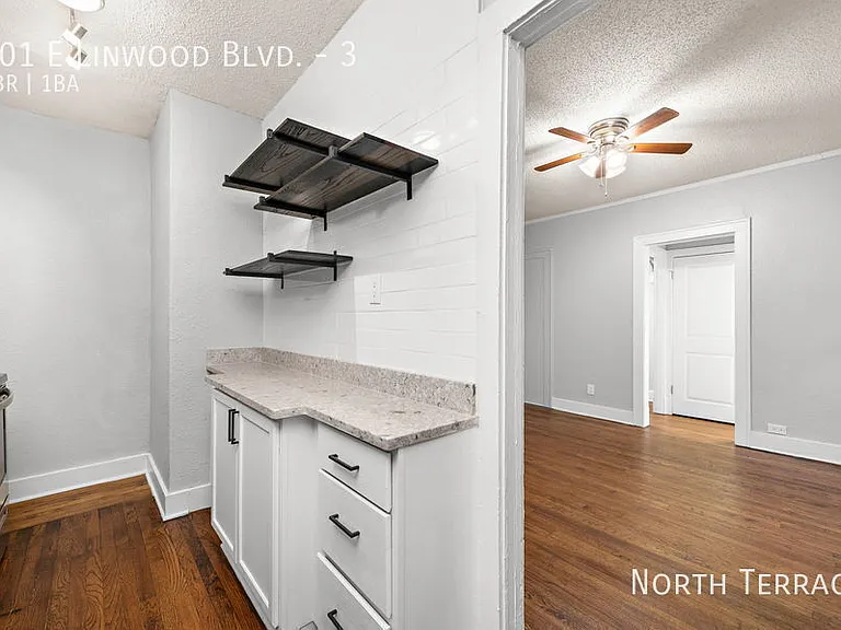 901 E Linwood Blvd #3 — Photo 3