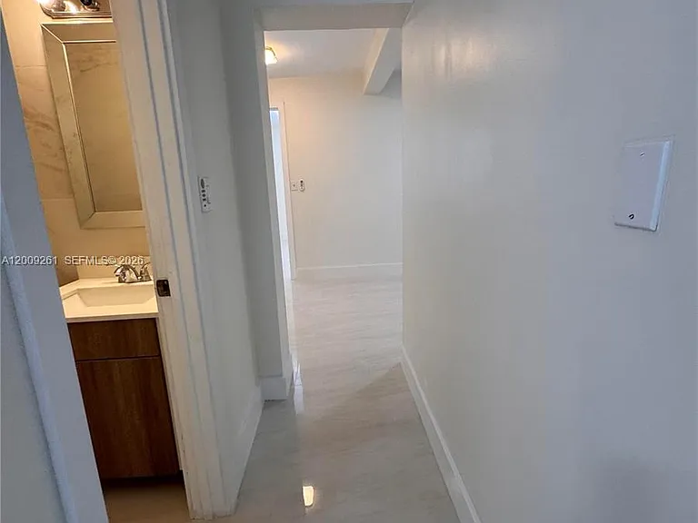 606 SW 58th Ct #1 — Photo 5