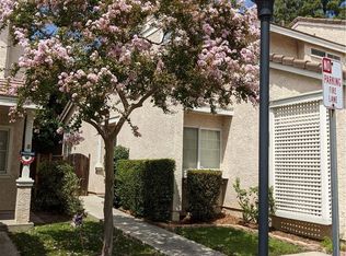 247 Clover Ct, Azusa, CA 91702