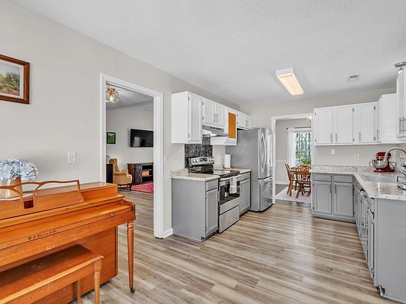 5th image of 104 Boxelder Ln