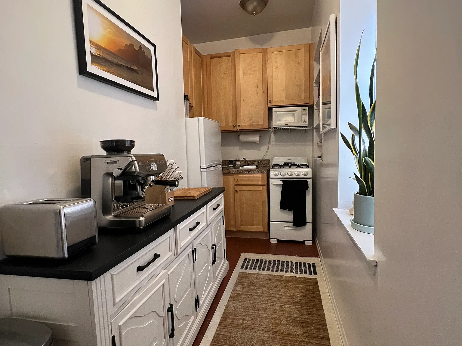 206 East 17th Street — Photo 4