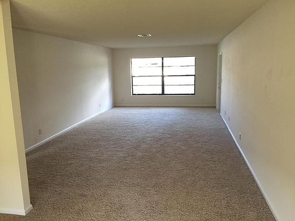 5th image of 9740 Pecan Tree Dr APT B