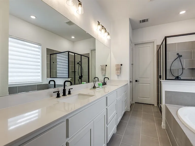 8220 Bethpage Dr — Photo 17