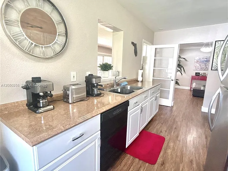 416 Bayberry Dr — Photo 6