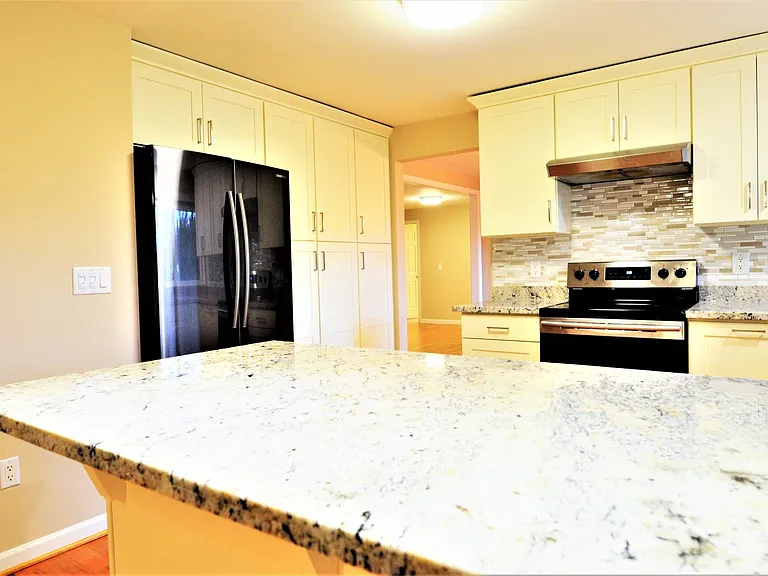 1814 Whitman Ct NE — Photo 6
