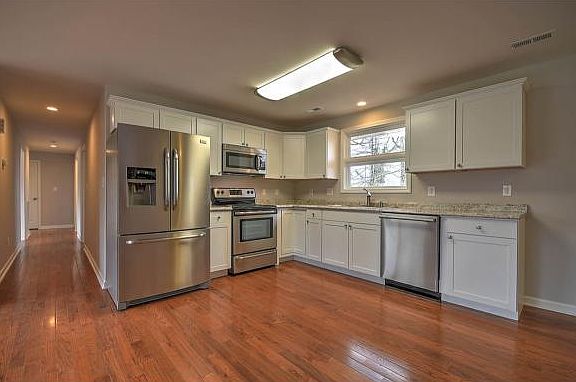 3rd image of 1350 Wooddale Cir