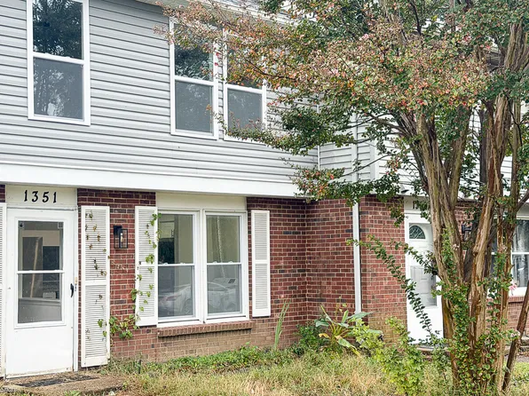 1351 Peabody Dr, Hampton, VA 23666