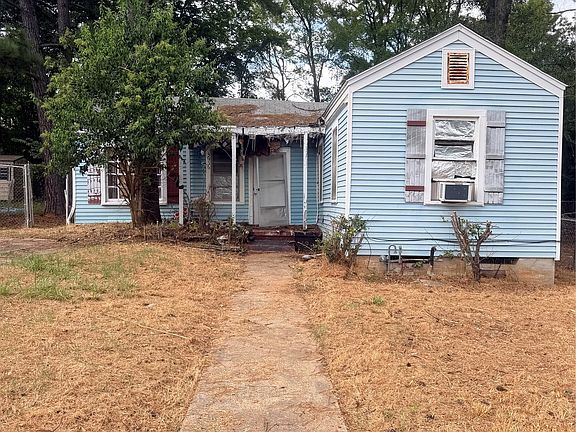 2nd image of 3916 Sumner St